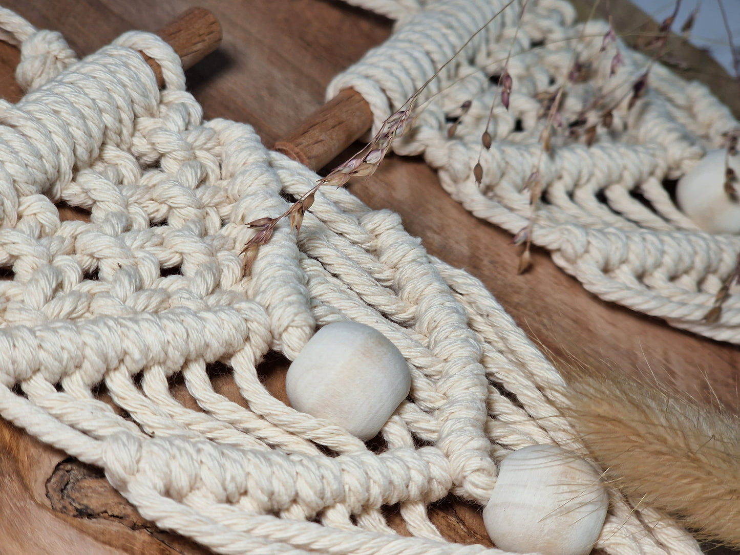 Mini-Makramee Wandbehang mit Holzperle