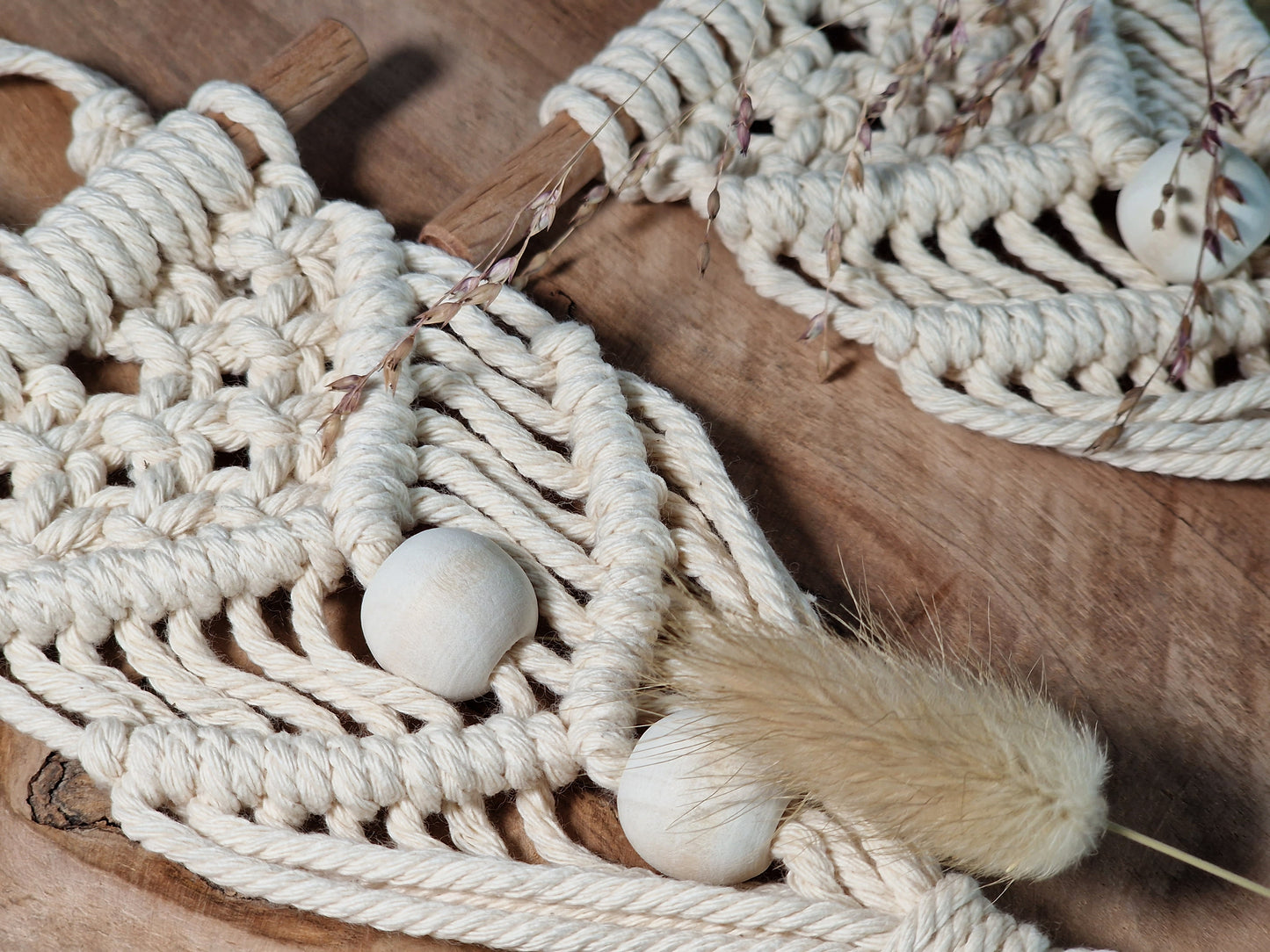 Mini-Makramee Wandbehang mit Holzperle